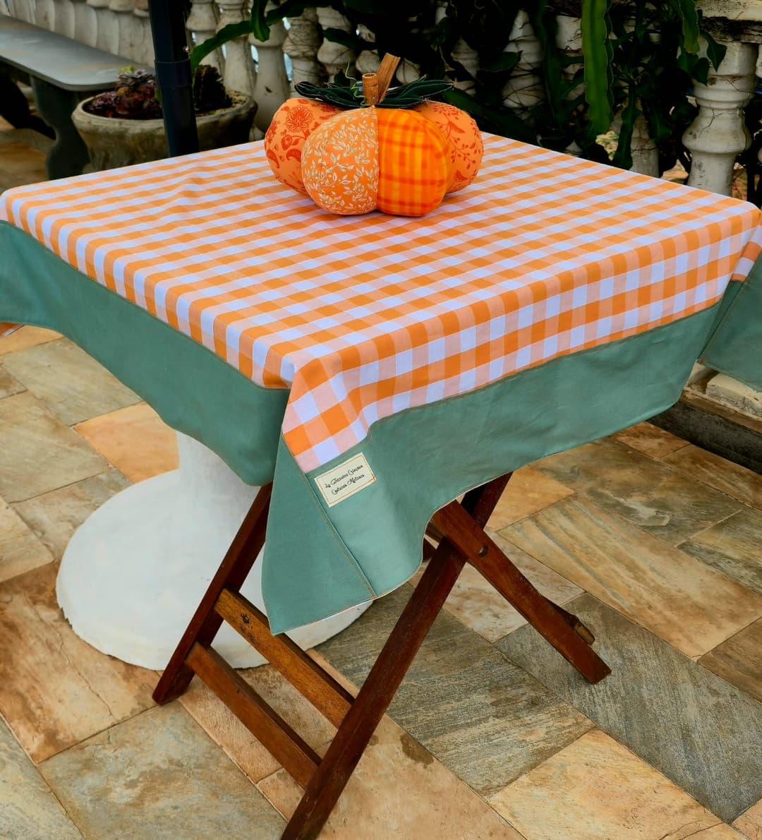 Toalha de mesa bordada artesanal tema campestre